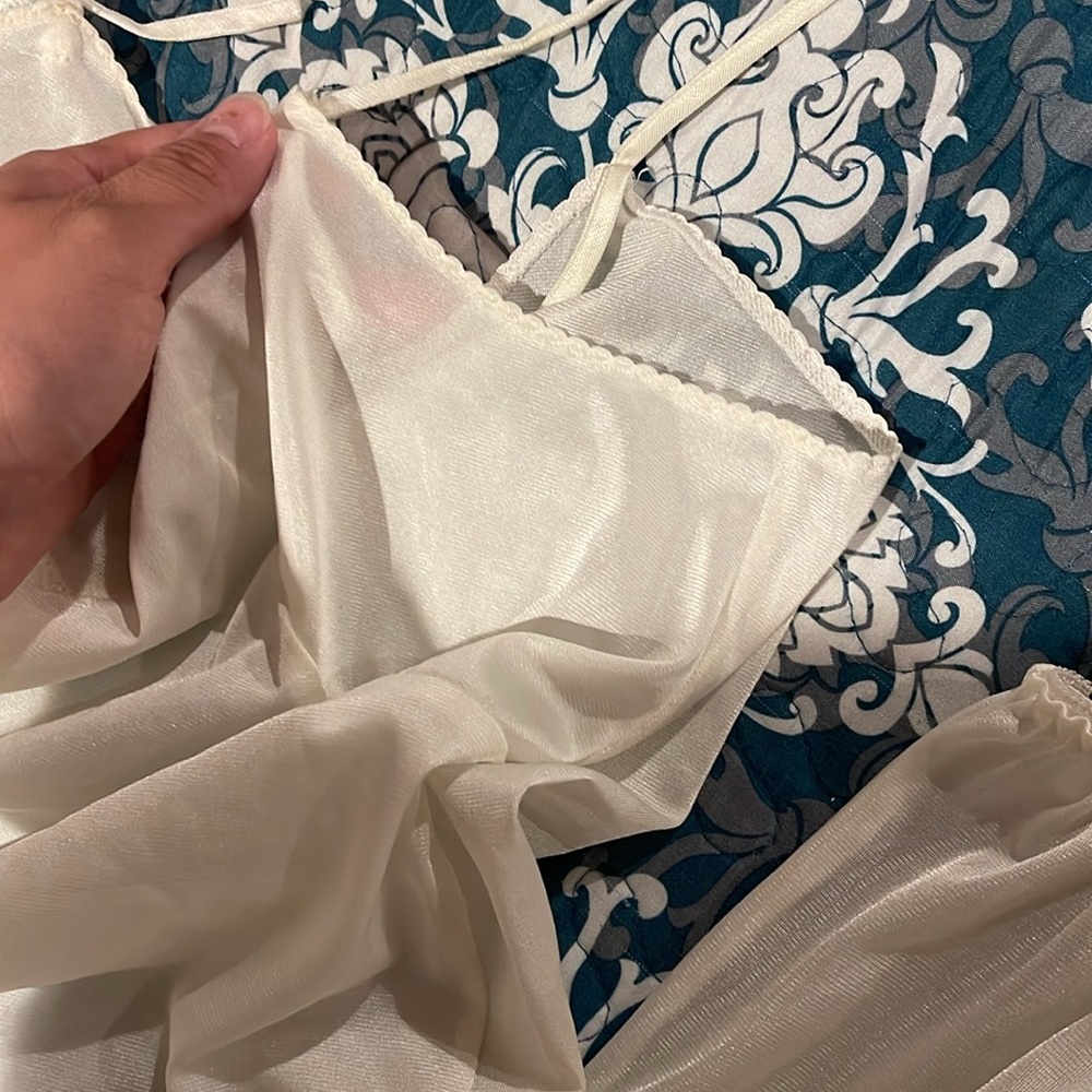 Elegant off White Sleepwear Set - Picture 4 of 9